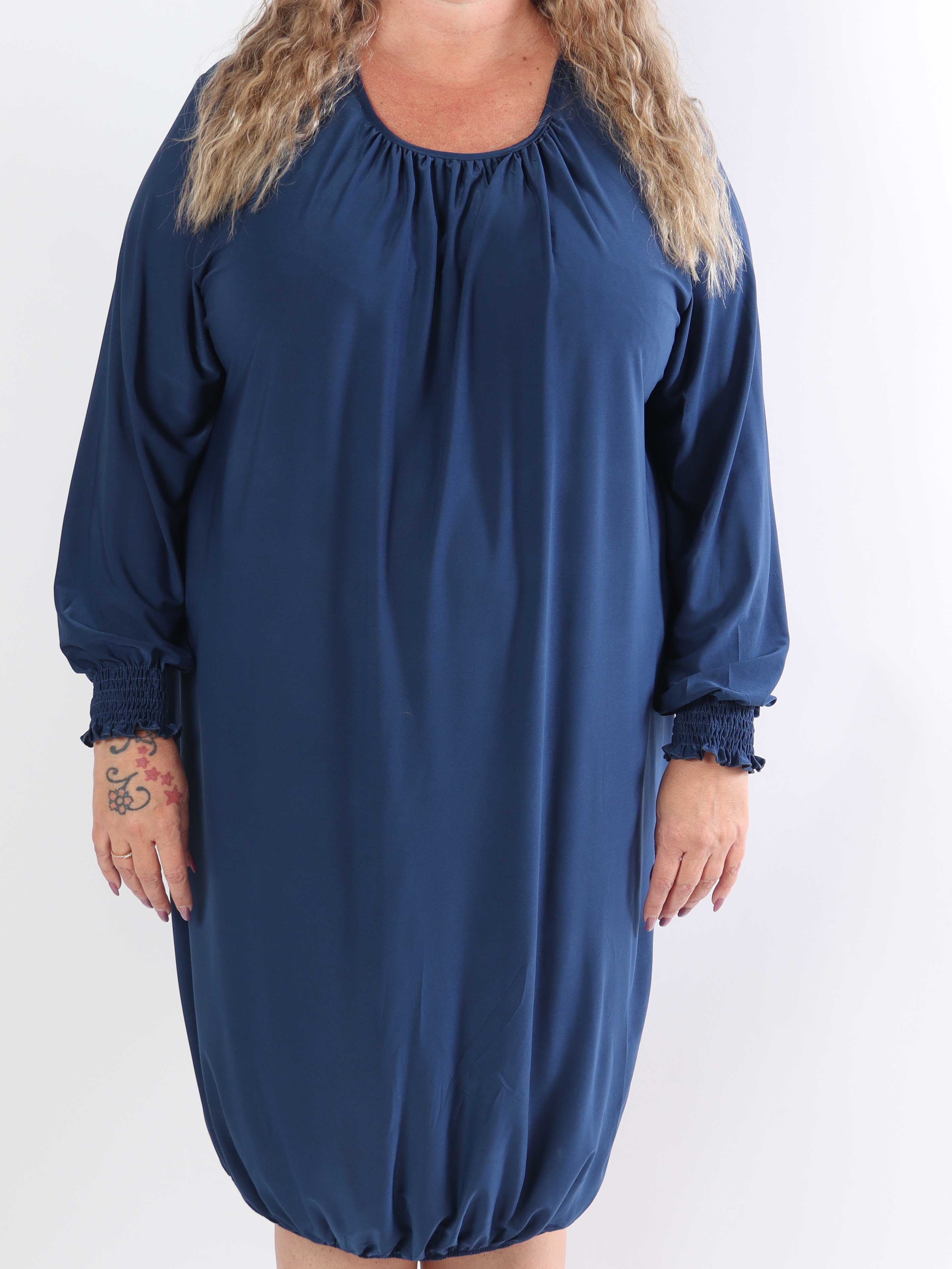 Miracle Plain Dress L/S - Elastisk plus size-klänning med långa ärmar